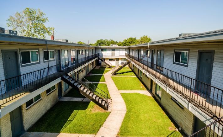 Gayle Villa Apartments in Pasadena, TX - Building Photo