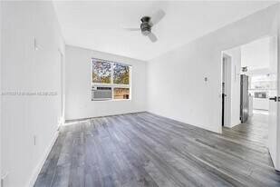 1036 SW 5th St in Miami, FL - Building Photo