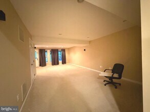 60 Deerbrook Dr in Charles Town, WV - Foto de edificio - Building Photo