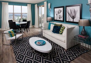 5945 Linda Vista Rd in San Diego, CA - Building Photo