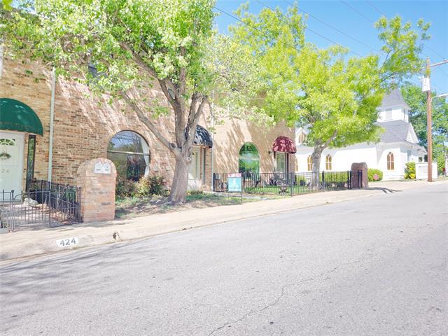 422 W Oak St in Weatherford, TX - Building Photo - Building Photo