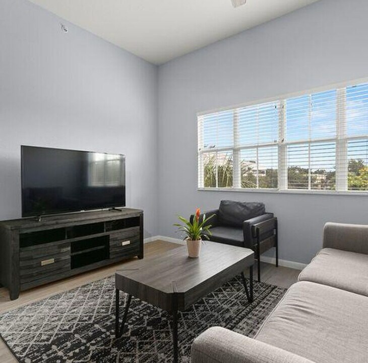 2320 W Azeele St in Tampa, FL - Building Photo