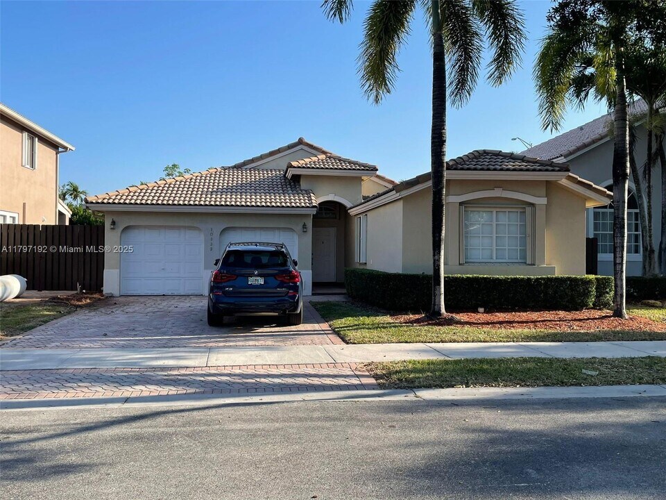 10933 NW 73rd Terrace in Doral, FL - Building Photo