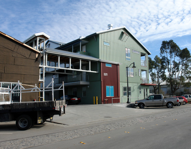 Waterfront Apartments in Petaluma, CA - Building Photo - Building Photo