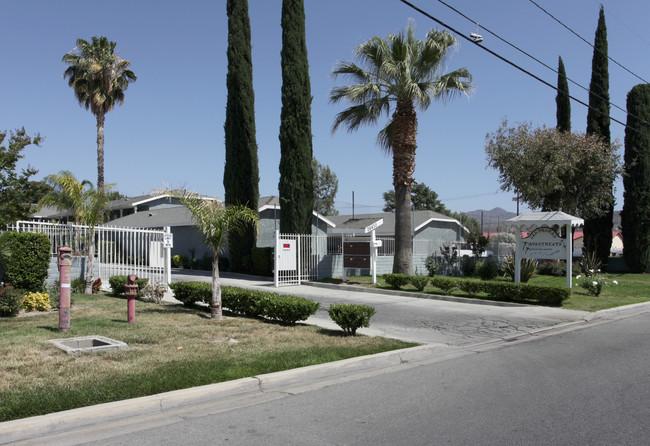 26430 S San Jacinto St in Hemet, CA - Foto de edificio - Building Photo