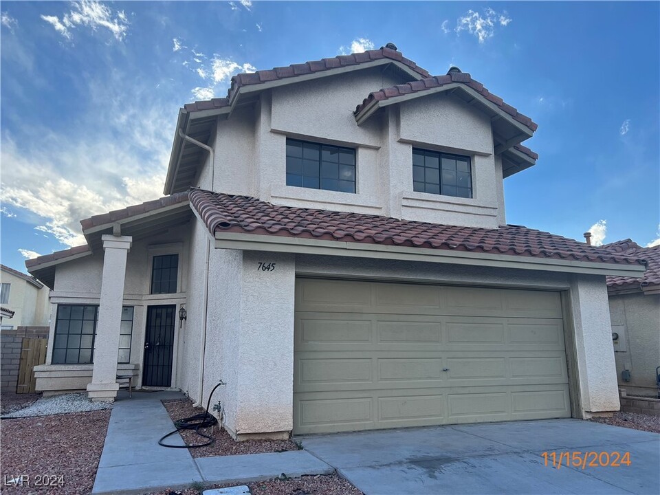 7645 Isley Ave in Las Vegas, NV - Building Photo