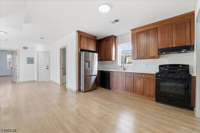 260 S 10th St in Newark, NJ - Building Photo