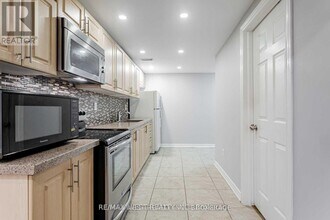 31 Clair Rd in Toronto, ON - Building Photo - Building Photo
