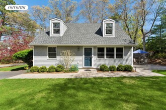 15 Shell Rd in Hampton Bays, NY - Building Photo - Building Photo