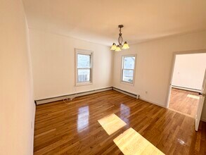 49 Chestnut Ave, Unit 3 in Boston, MA - Building Photo - Building Photo