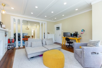 108 S Notre Dame Ave in South Bend, IN - Building Photo - Building Photo