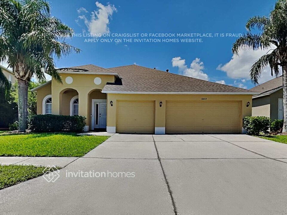 10417 Meadow Spring Dr in Tampa, FL - Foto de edificio