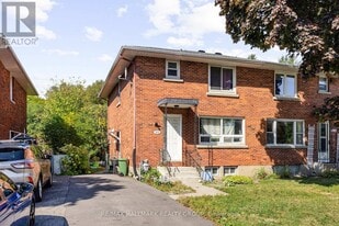 2632 Alta Vista Dr in Ottawa, ON - Building Photo