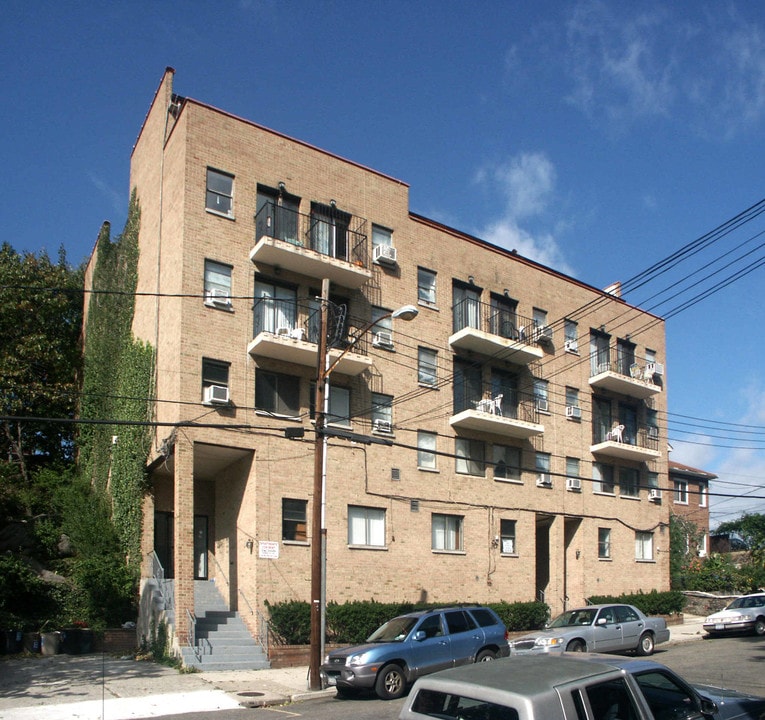 The Oxford Apartments in Bronx, NY - Building Photo