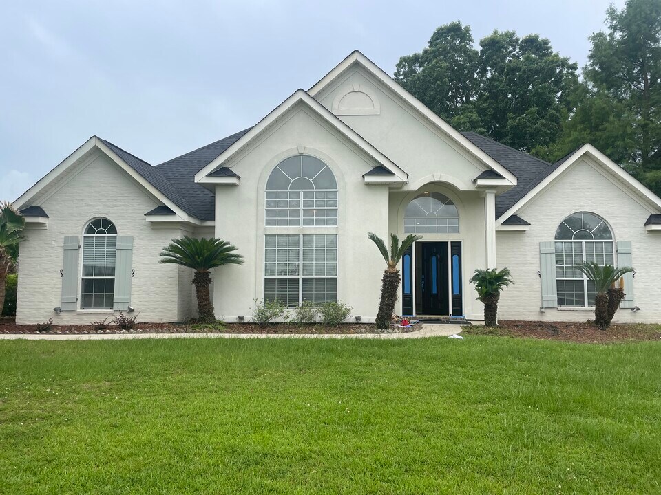 205 Calumet Dr in Madisonville, LA - Building Photo
