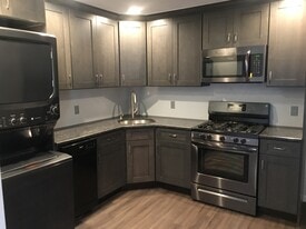 55 Woodhull Rd, Unit upper in Huntington, NY - Building Photo
