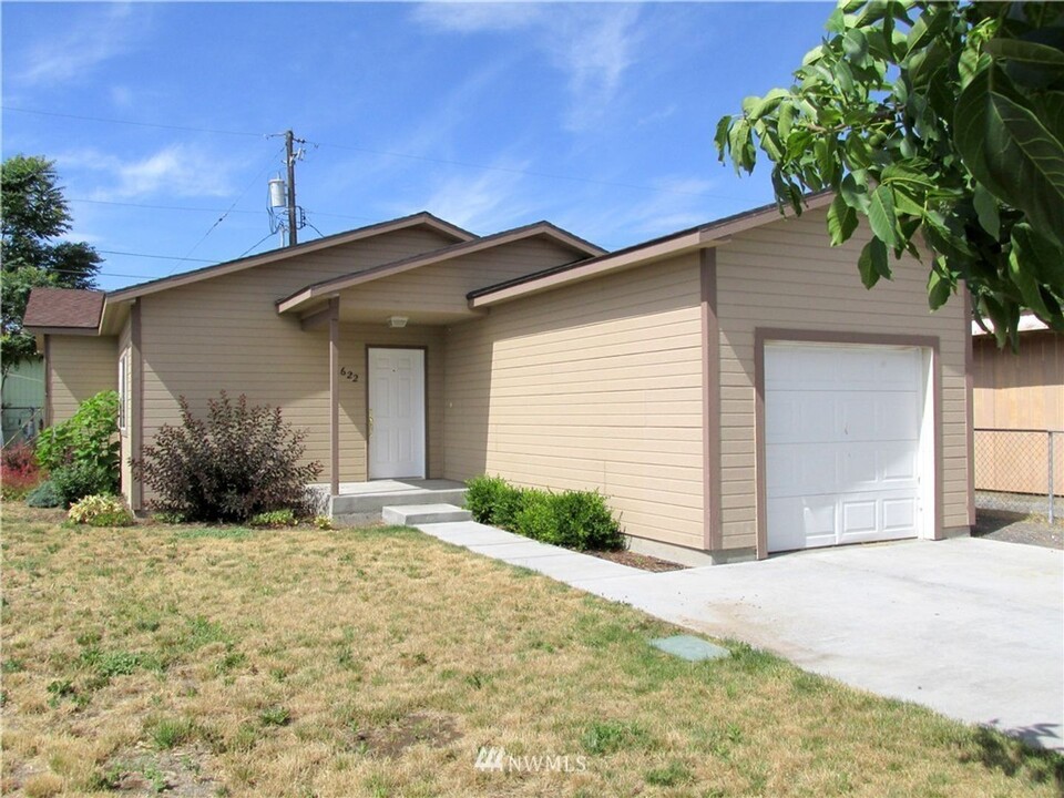622 S Lake St in Moses Lake, WA - Building Photo