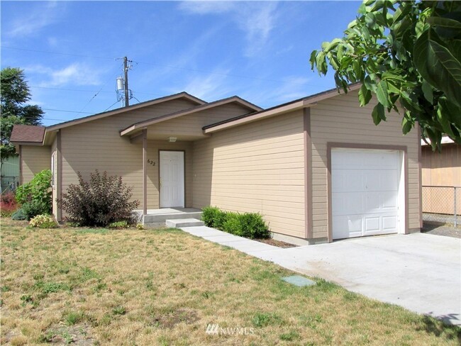 property at 622 S Lake St