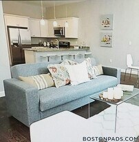 10 Merrymount Rd in Quincy, MA - Building Photo