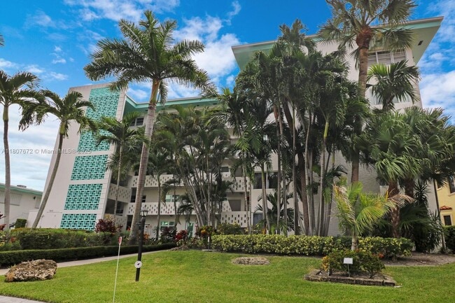 property at 180 Isle of Venice Dr