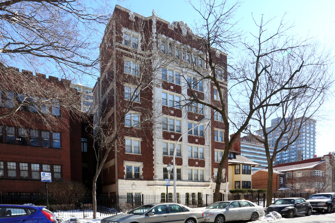 Edgewater Apartments in Chicago, IL - Building Photo