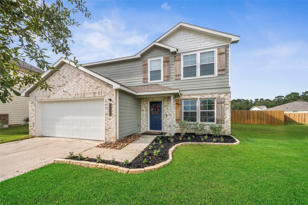 2224 Cedar Vly Dr in Conroe, TX - Building Photo