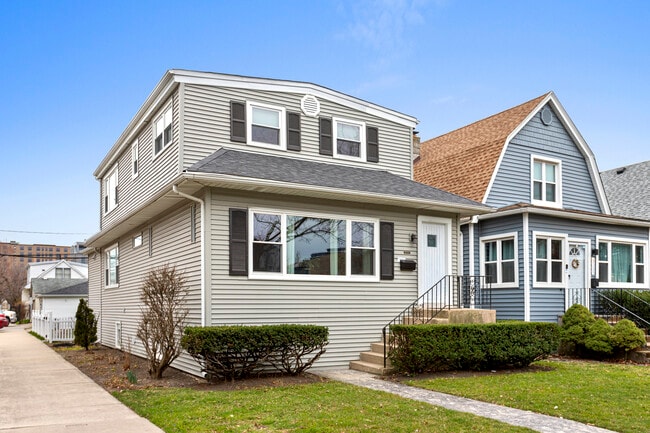 property at 4701 W Berteau Ave