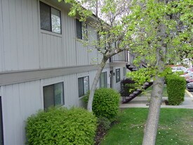 Avalon Court Apartments in Kennewick, WA - Building Photo