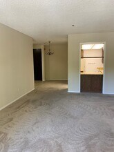 525 Almer Rd in Burlingame, CA - Building Photo - Building Photo