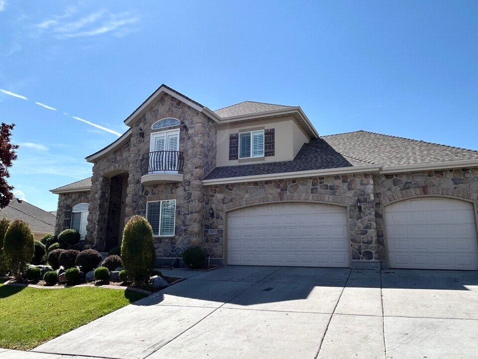 5665 Piney View Ct in Salt Lake City, UT - Building Photo