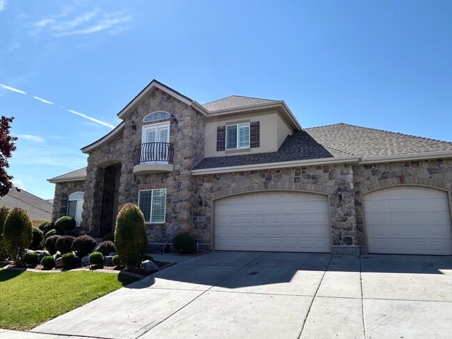 property at 5665 Piney View Ct