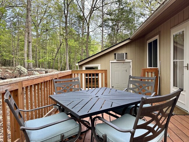 615 Tall Oaks Rd in Chapel Hill, NC - Building Photo - Building Photo