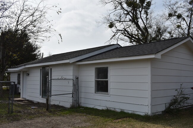 108 E Kirby Ave in Quinlan, TX - Building Photo - Building Photo