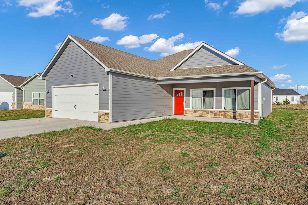 2507 Pintail Cir in Junction City, KS - Building Photo