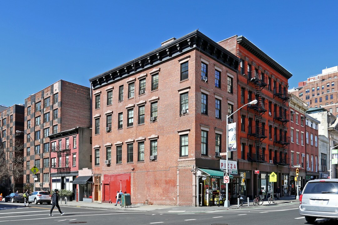 65 8th Ave in New York, NY - Building Photo