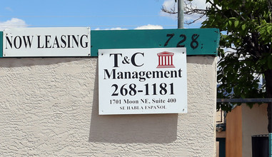 720-728 Truman St NE in Albuquerque, NM - Foto de edificio - Building Photo