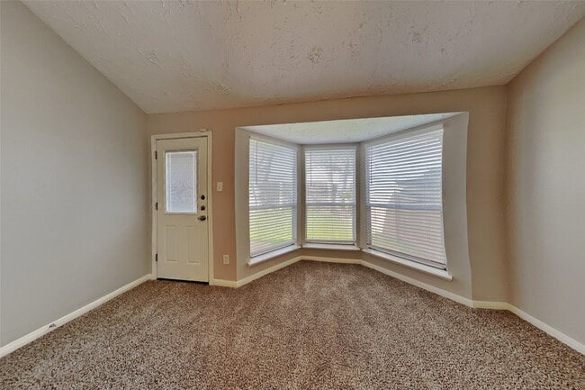 property at 2010 Creekshire Dr