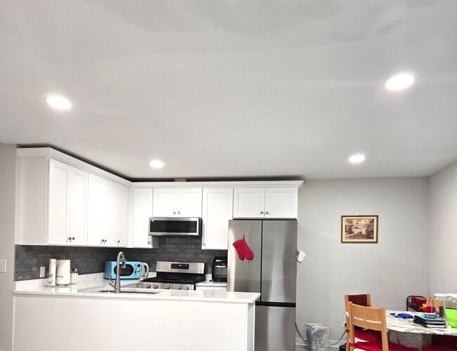 1426 W Inverrary Ln in Deerfield, IL - Building Photo - Building Photo