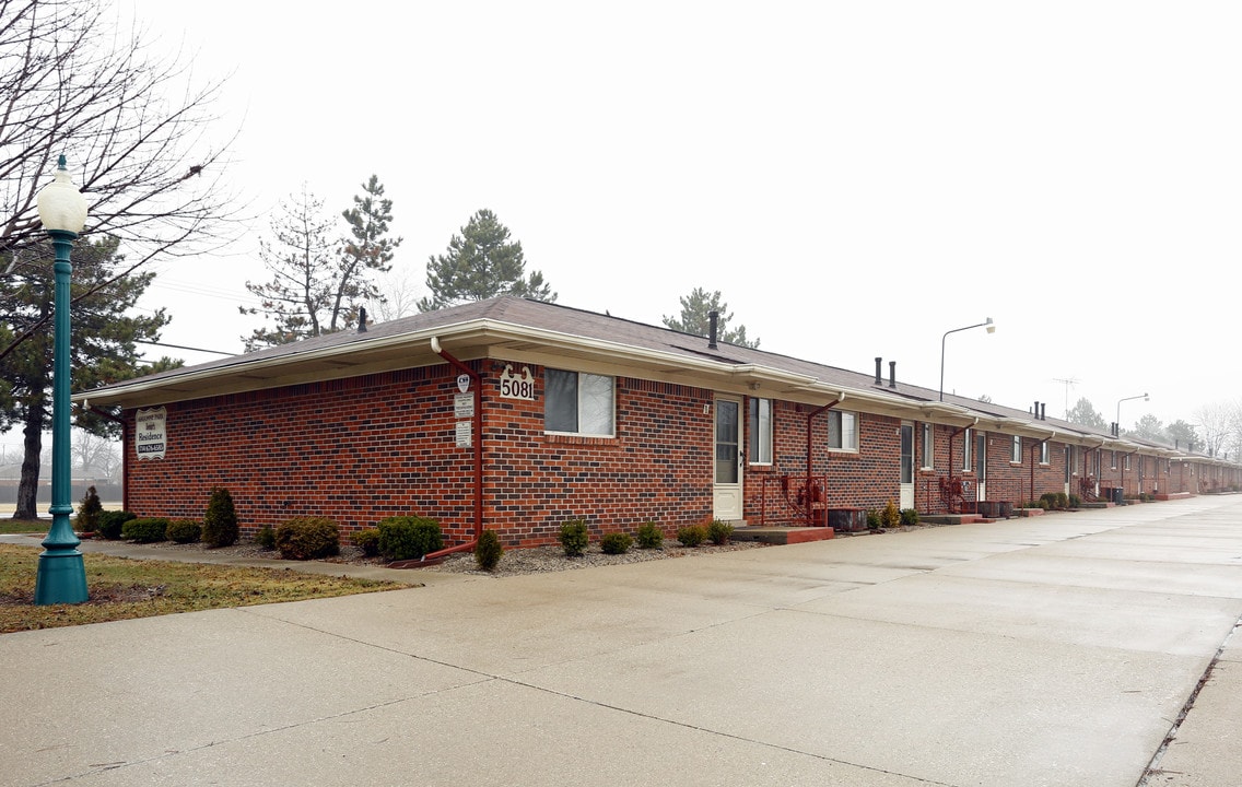 Argonne Park Senior Residence in Trenton, MI - Building Photo