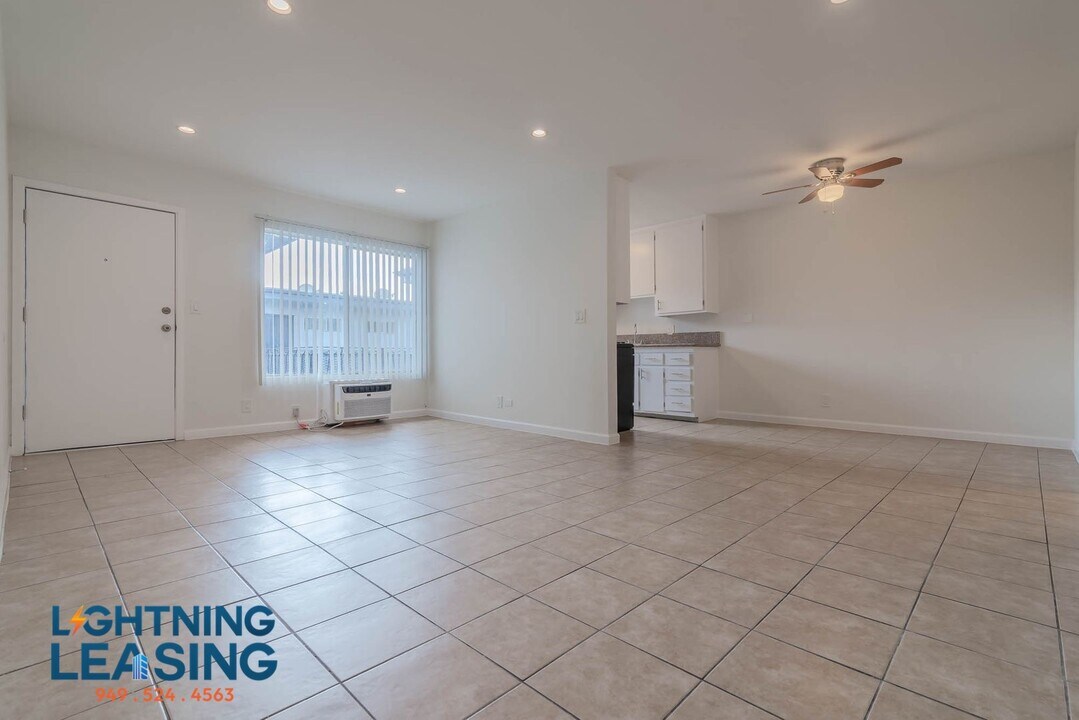11623 Sylvan St in Los Angeles, CA - Building Photo