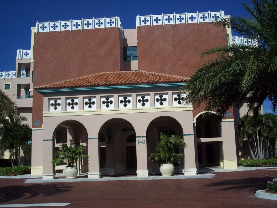 140 SE 5th Ave in Boca Raton, FL - Foto de edificio