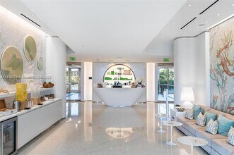 16901 Collins Ave, Unit 902 in Sunny Isles Beach, FL - Building Photo - Building Photo