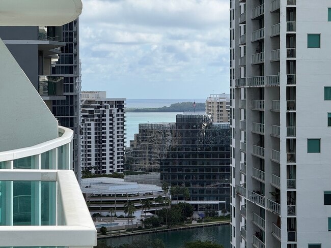 31 SE 5th St in Miami, FL - Foto de edificio - Building Photo