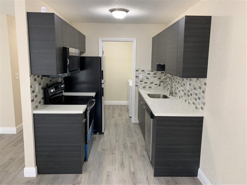 980 SW 76th Ave in North Lauderdale, FL - Building Photo