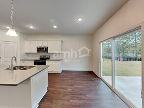 3860 Chivalry Dr in Douglasville, GA - Foto de edificio - Building Photo