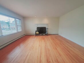 12 Palmer St in Greenwich, CT - Building Photo - Building Photo