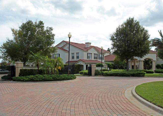 The Estates at Stuart in Stuart, FL - Building Photo - Building Photo