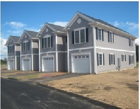 Greenbrier Village in Seekonk, MA - Foto de edificio - Building Photo