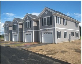 Greenbrier Village in Seekonk, MA - Building Photo - Building Photo