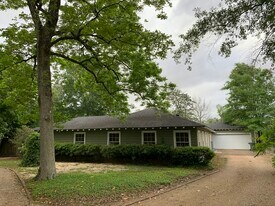 5590 Clinton St in Beaumont, TX - Building Photo